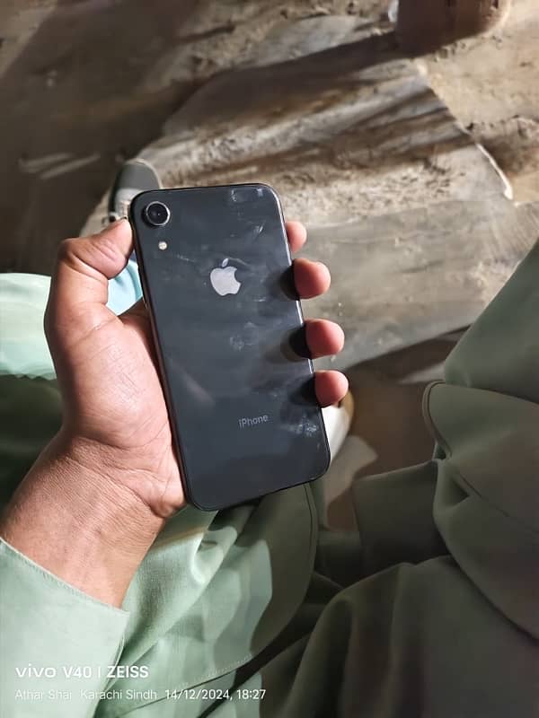 i phone XR 64 GB Factory Unlock 2