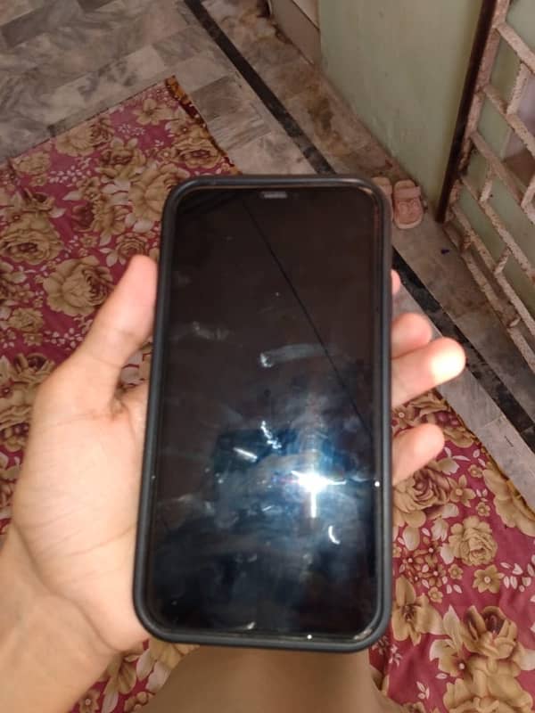 IPhone 11 FU Complete box Urgent Sell Krna Hai Need Cash 3