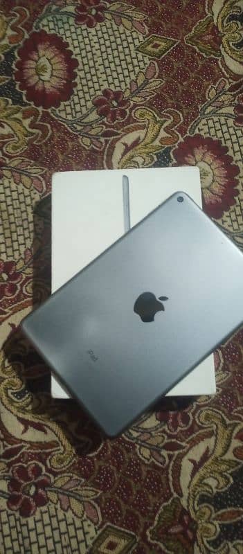 Ipad Mini 5 for sale with cableand charger 0