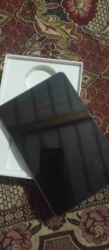 Ipad Mini 5 for sale with cableand charger 1