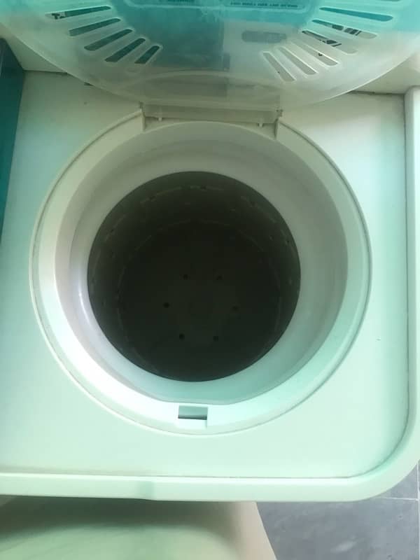 HAIER WASHING MACHINE FORSALE -Double washer and dryer- 8kg + wgt cary 3