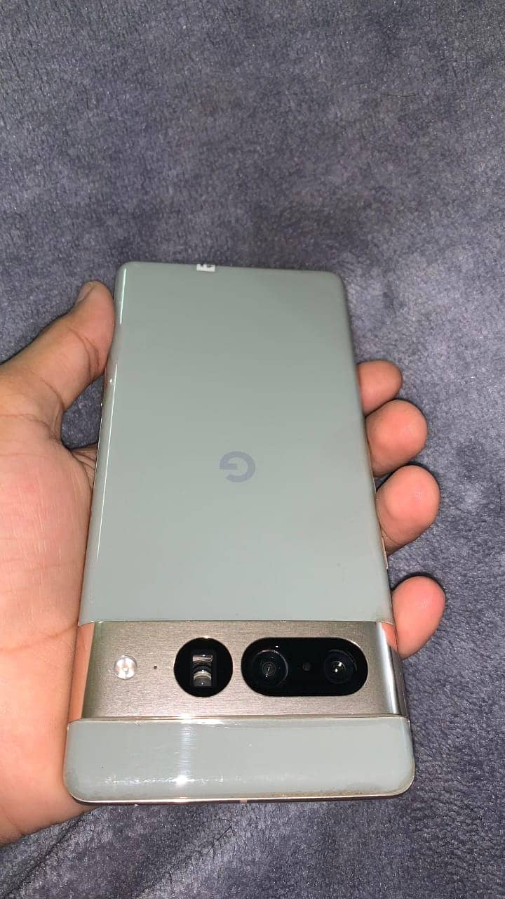 Google pixel 7 pro mobile phone 1