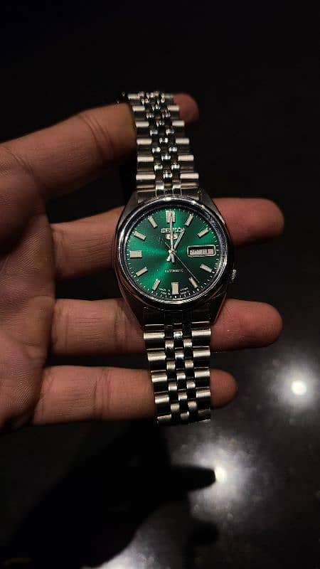 Seiko 5 champagne green 1