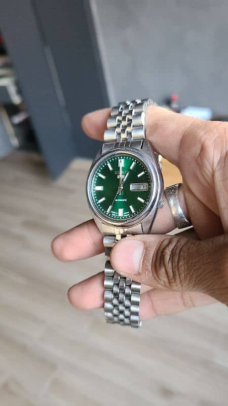 Seiko 5 champagne green 3