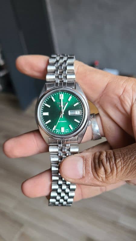 Seiko 5 champagne green 4