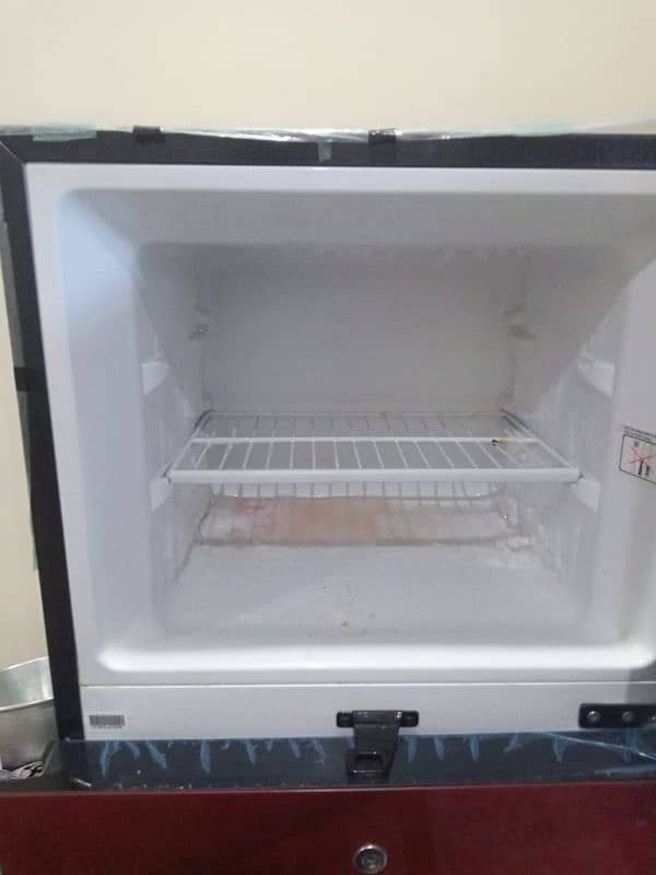 Dawlance Refrigerator Just 1 Year Used 4