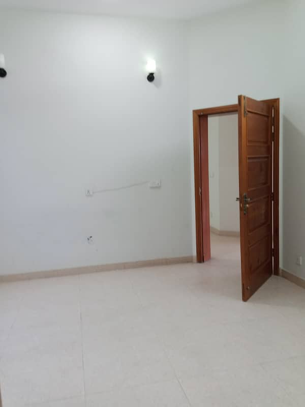 Top Location Upper portion For Rent 1