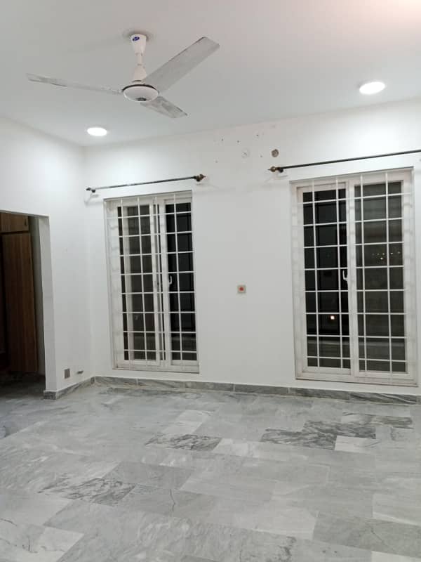 Top Location Upper portion For Rent 2