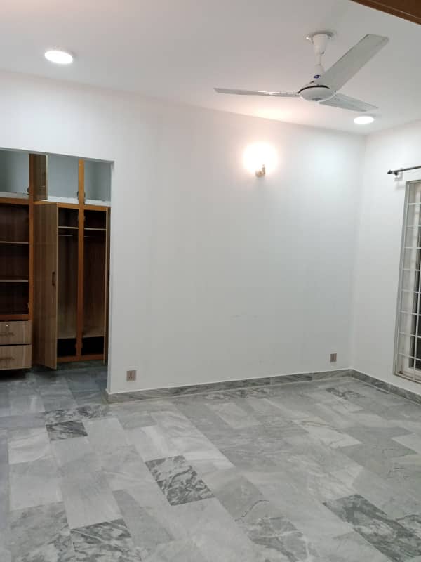 Top Location Upper portion For Rent 3