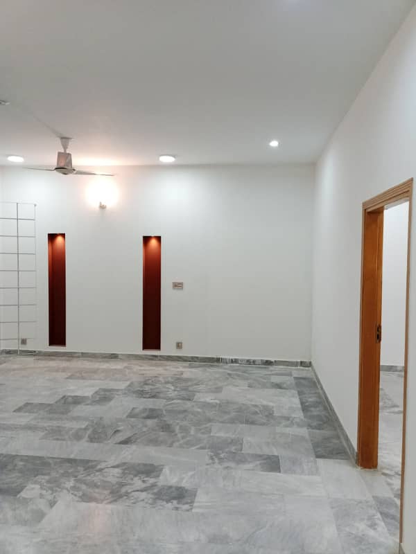 Top Location Upper portion For Rent 4