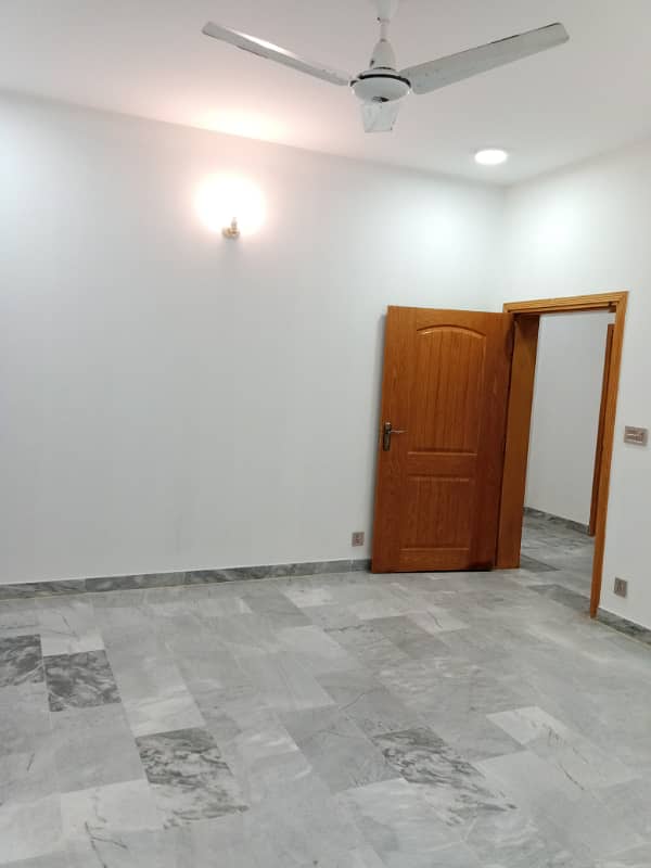 Top Location Upper portion For Rent 5