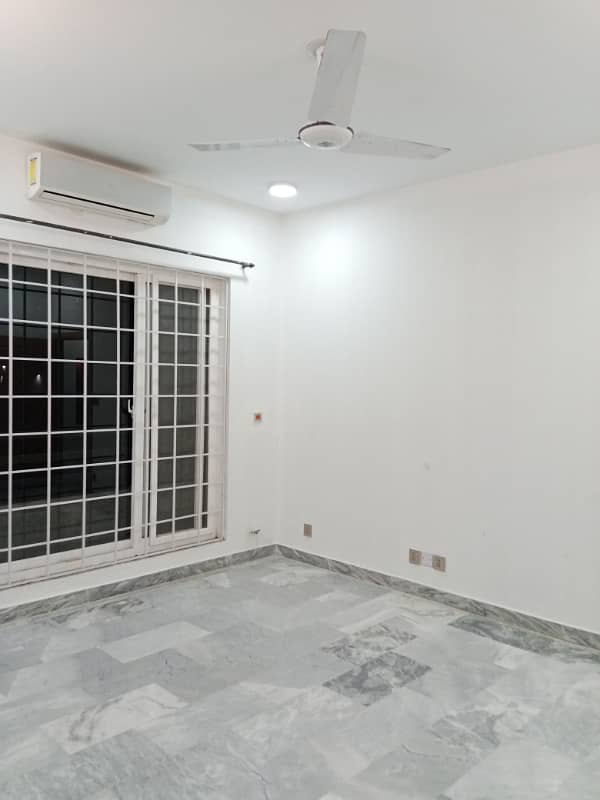 Top Location Upper portion For Rent 10