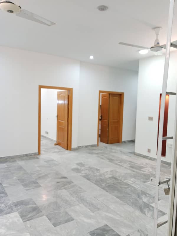 Top Location Upper portion For Rent 11