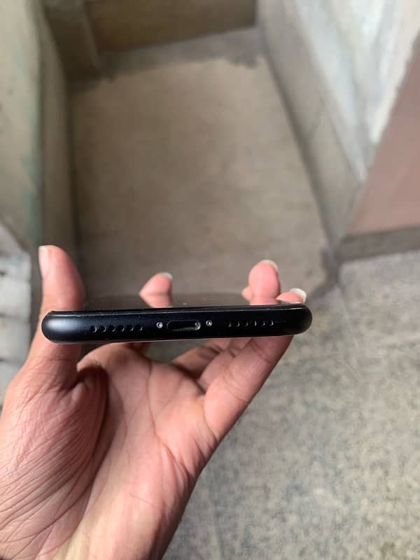 IPHONE XR 128Gb Factory Unlock LLA 3