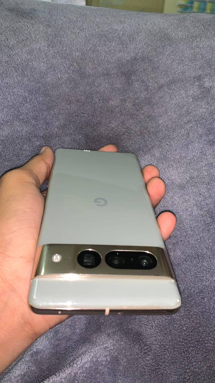 Google pixel 7 pro mobile phone 2