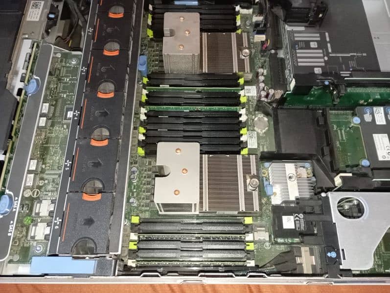 Dell Power Edge R720 Server 0