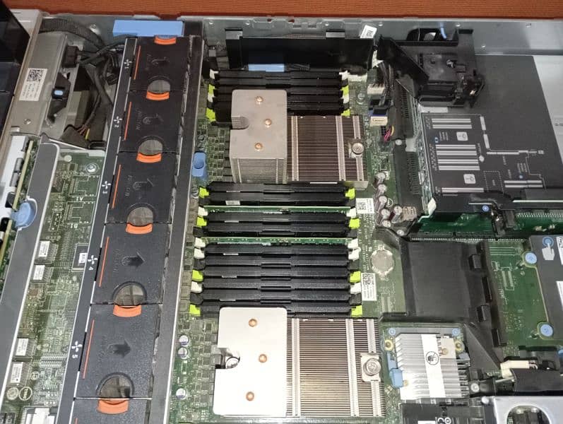 Dell Power Edge R720 Server 1