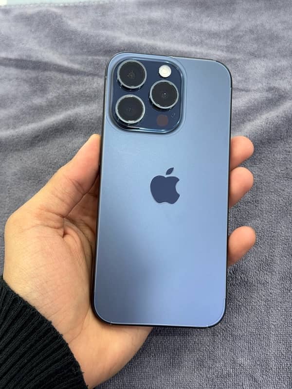 iphone 15 pro Blue Titanium JV 1