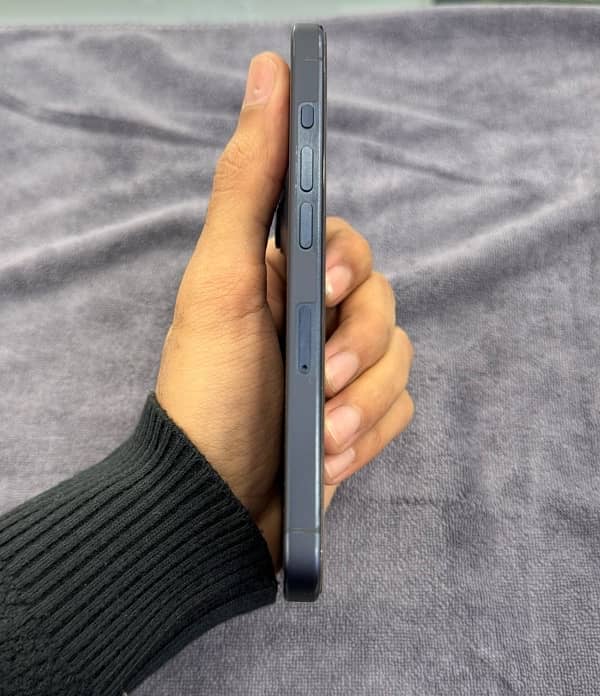 iphone 15 pro Blue Titanium JV 2