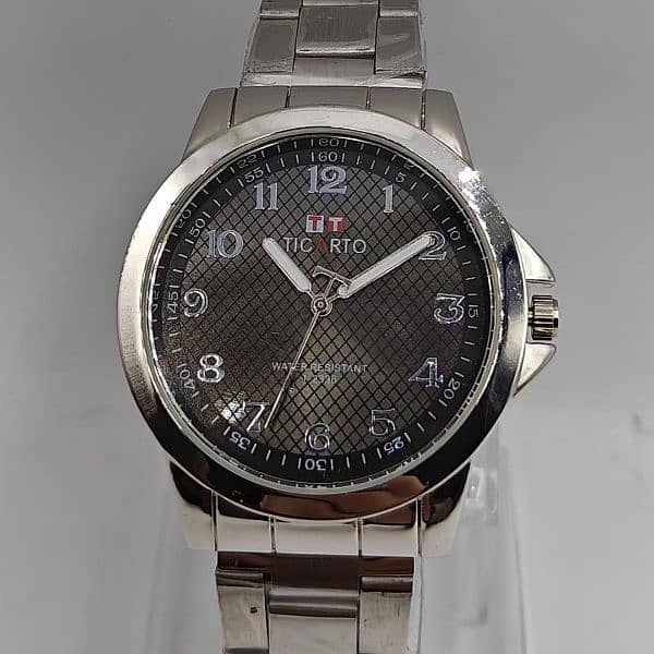 Men watch 4