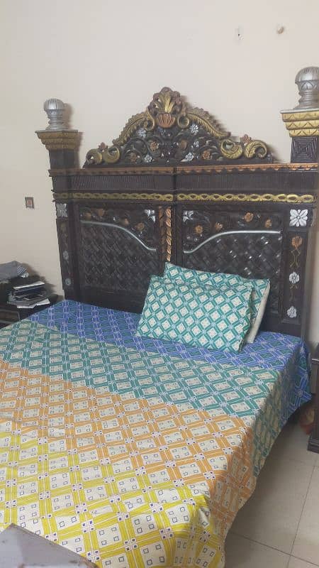 Excellent condition of bed 2