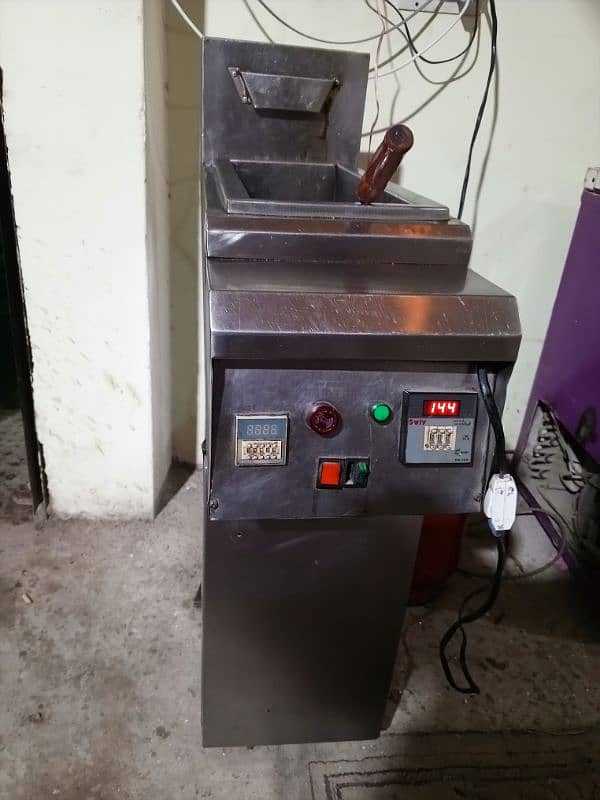 A1 condition mein fryer urgent sale 0