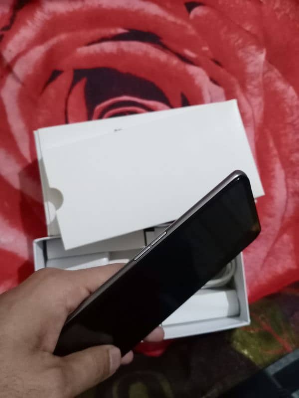 Oppo Reno 2z 256+8gb. . Clerer. . Box Charger sath ha. pop up Camera 5