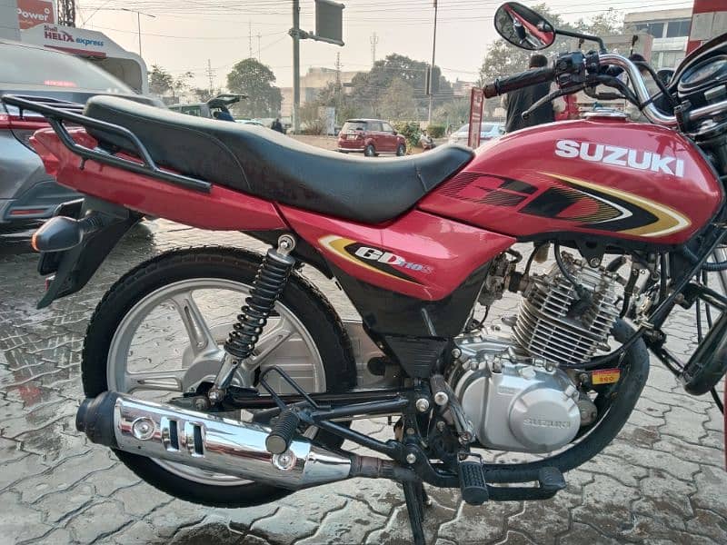 Suzuki GD 110S 4