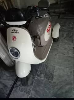 3 wheel elcitric Scooty