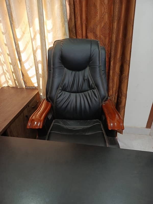 Office chair and table 6