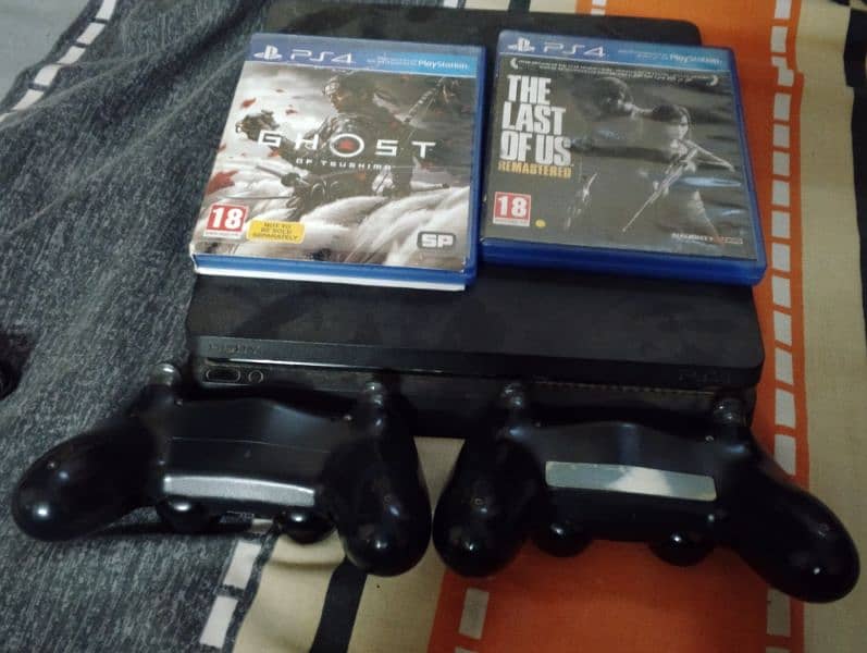 ps4 with 2 original controller 4