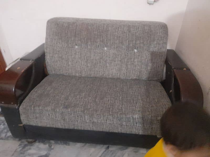 sofa set in grey colour lakin damage hai 0