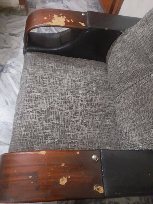 sofa set in grey colour lakin damage hai 2