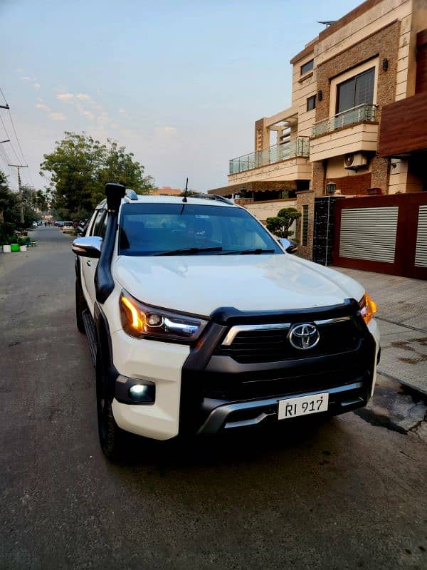 Toyota Hilux 2010 1