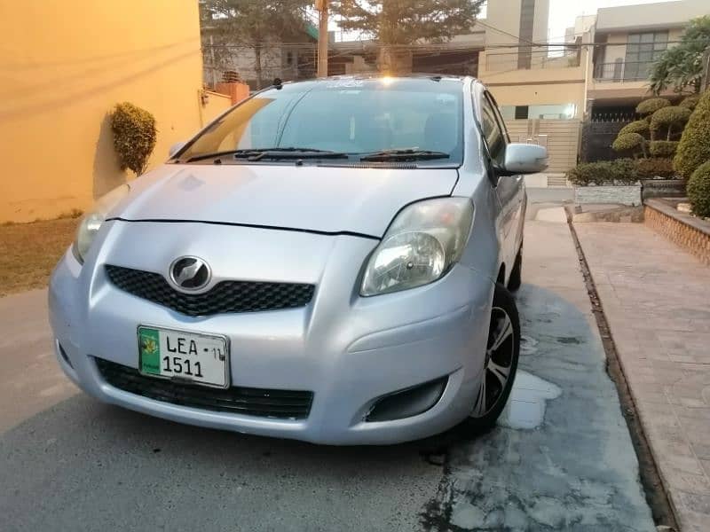 Japanese Toyota vitz model 2008/2011 automatic car good condition 1