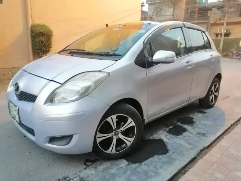 Japanese Toyota vitz model 2008/2011 automatic car good condition 2