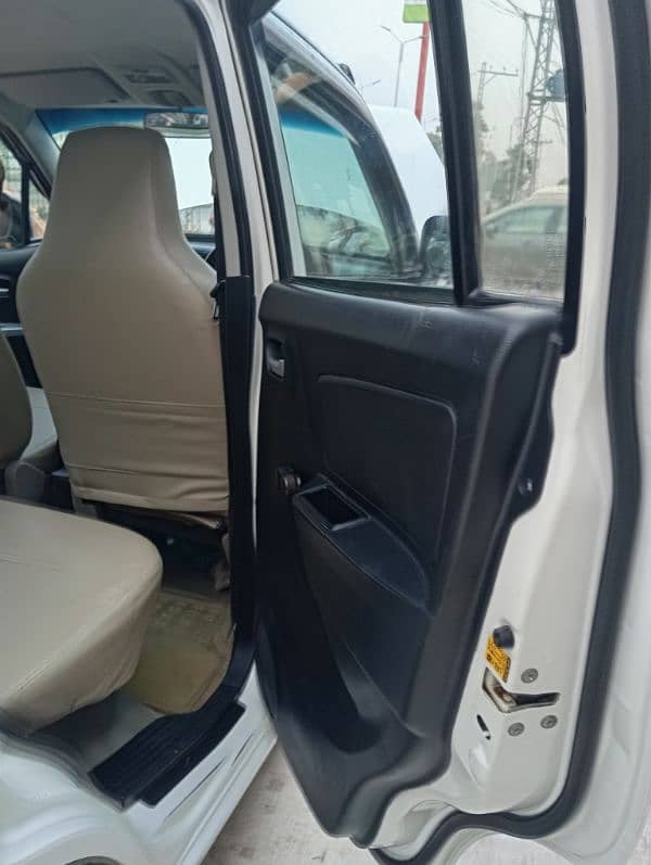 Suzuki Wagon R 2015 12