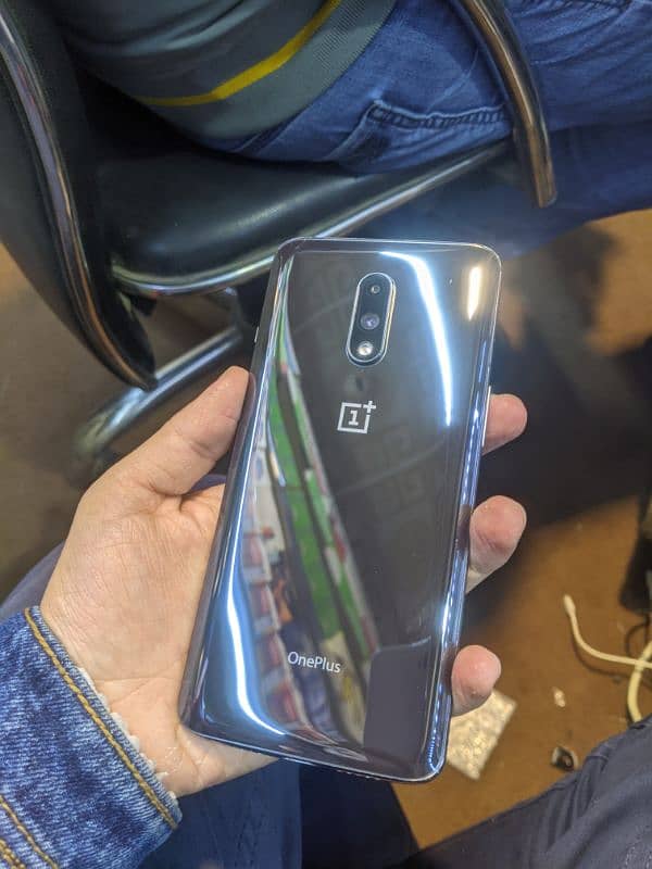 OnePlus 7.6GB. 128GB 1