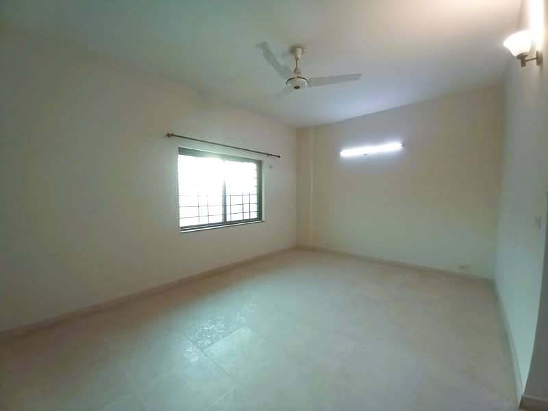 With Features you dont want to Miss such as 3 bed room apartment for sale 4