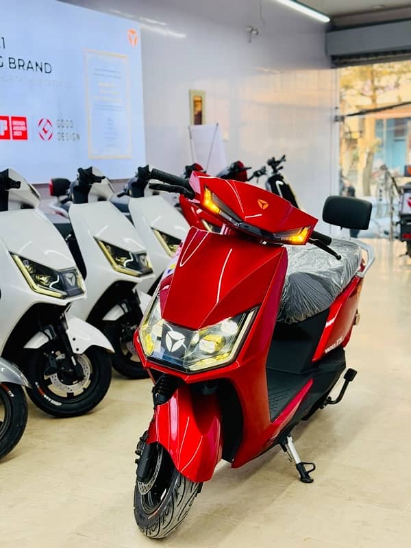 Yadea Electric Scooter Scooty Bike Vehicle T5/Ev Evee Aima Metro Revoo 1