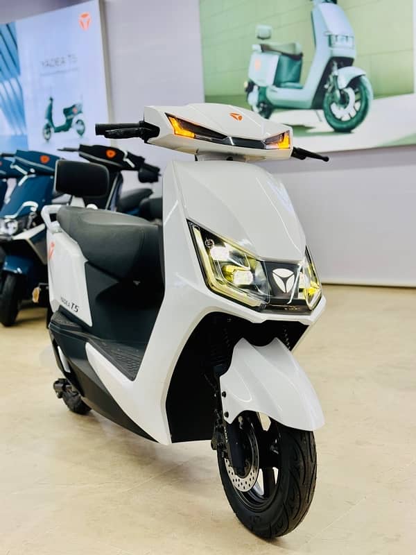 Yadea Electric Scooter Scooty Bike Vehicle T5/Ev Evee Aima Metro Revoo 3