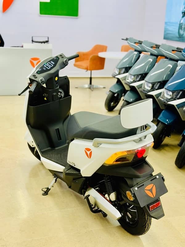 Yadea Electric Scooter Scooty Bike Vehicle T5/Ev Evee Aima Metro Revoo 5