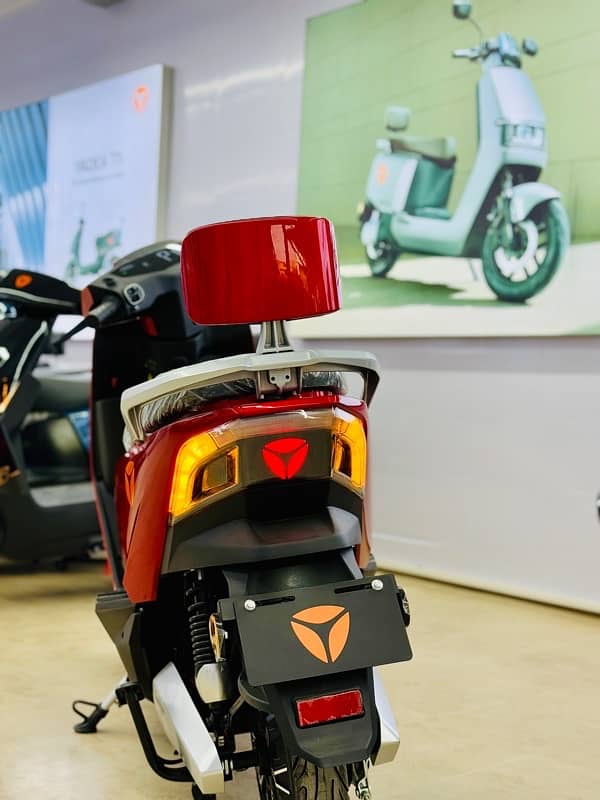 Yadea Electric Scooter Scooty Bike Vehicle T5/Ev Evee Aima Metro Revoo 8