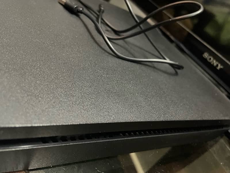 ps4 slim  500gb with box, and game crew 2 1