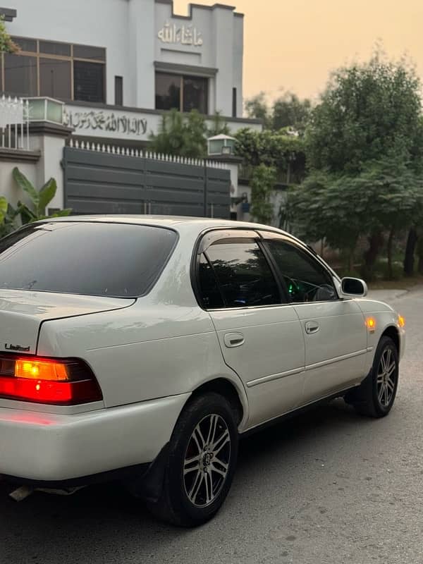 Toyota Corolla Altis 2001 4