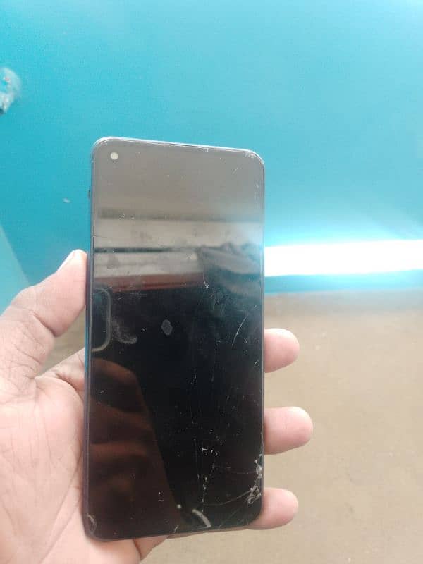 mobile bilkul okay hai bs glas ka masla hai baki chalne me sahi hai 0