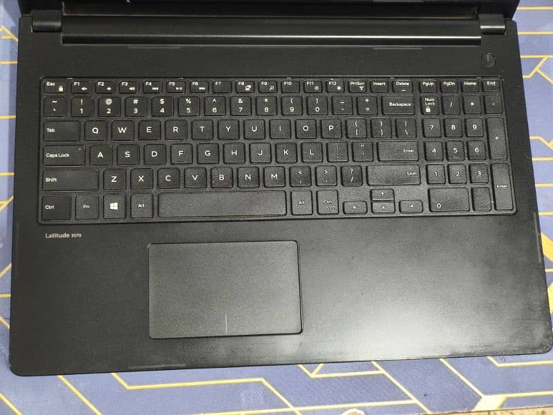 Laptop Dell Latitude 3570 Core i5 15.5 inch 16gb ram 256 gb SSD 8