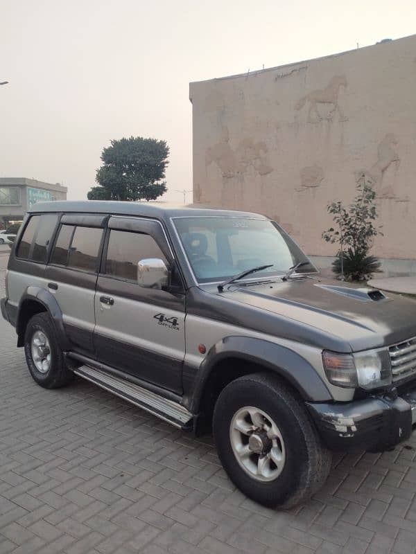 Mitsubishi Pajero 1992 look like a new car 4