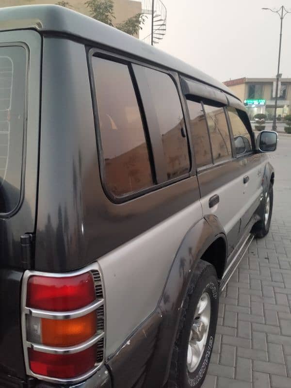 Mitsubishi Pajero 1992 look like a new car 7