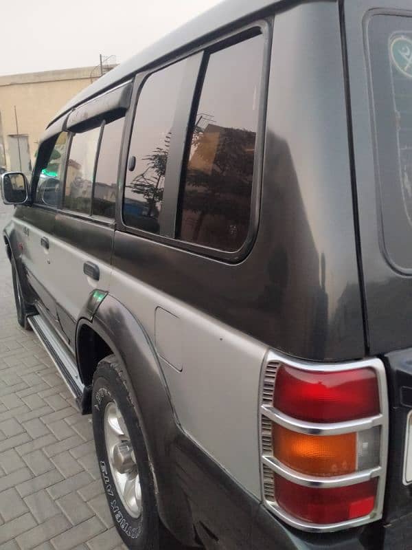 Mitsubishi Pajero 1992 look like a new car 8